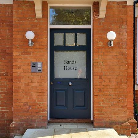 Sands House - Luxury Modern Studios With Secure Parking In Epsom, Surrey ภายนอก รูปภาพ