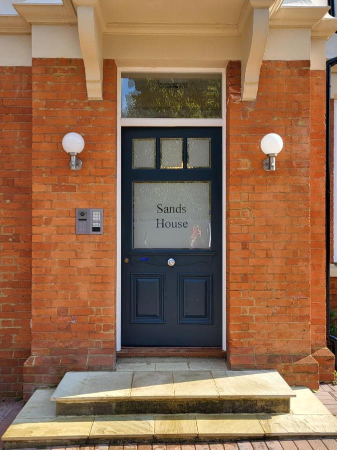 Sands House - Luxury Modern Studios With Secure Parking In Epsom, Surrey ภายนอก รูปภาพ