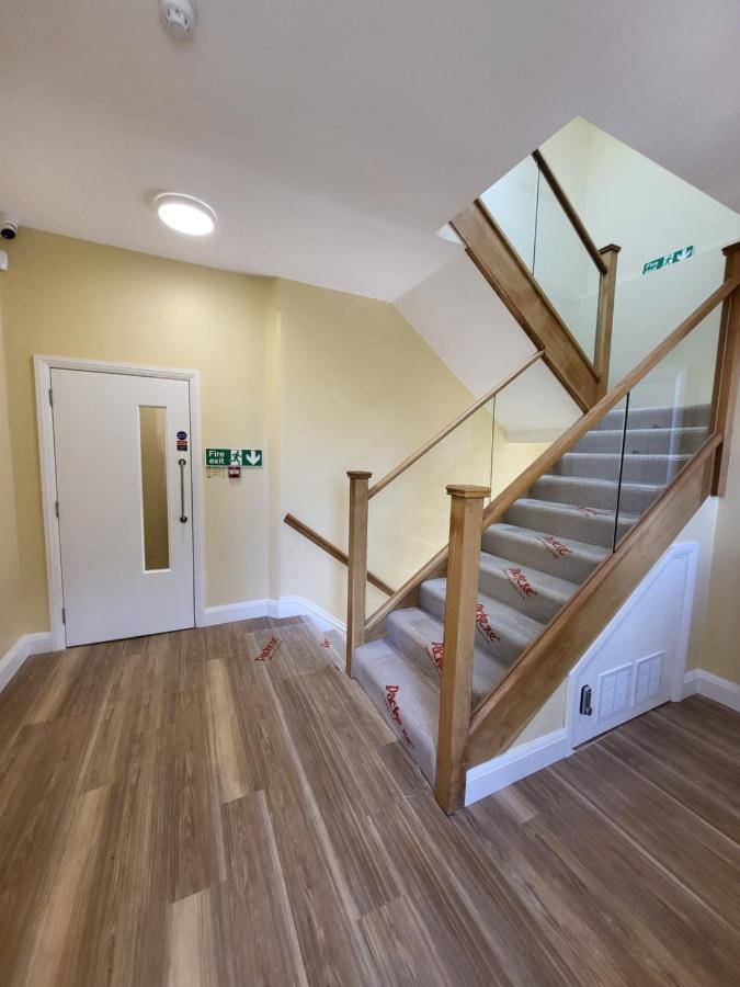 Sands House - Luxury Modern Studios With Secure Parking In Epsom, Surrey ภายนอก รูปภาพ