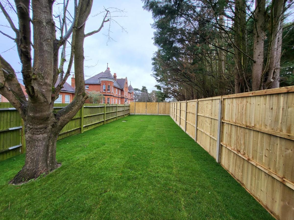 Sands House - Luxury Modern Studios With Secure Parking In Epsom, Surrey ภายนอก รูปภาพ