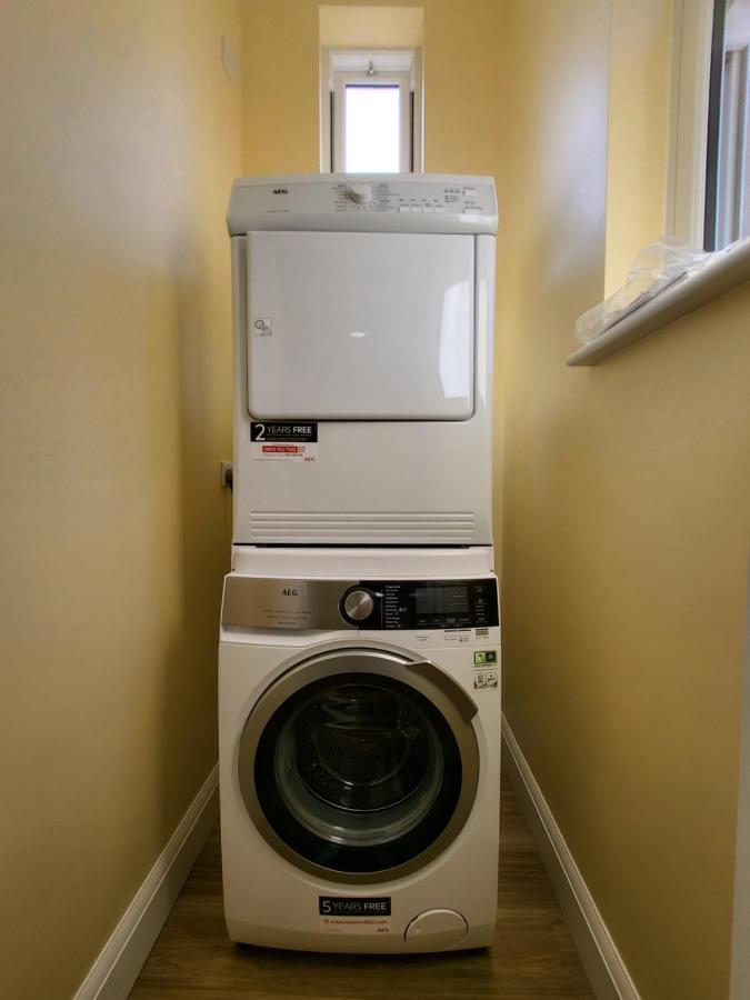 Sands House - Luxury Modern Studios With Secure Parking In Epsom, Surrey ภายนอก รูปภาพ