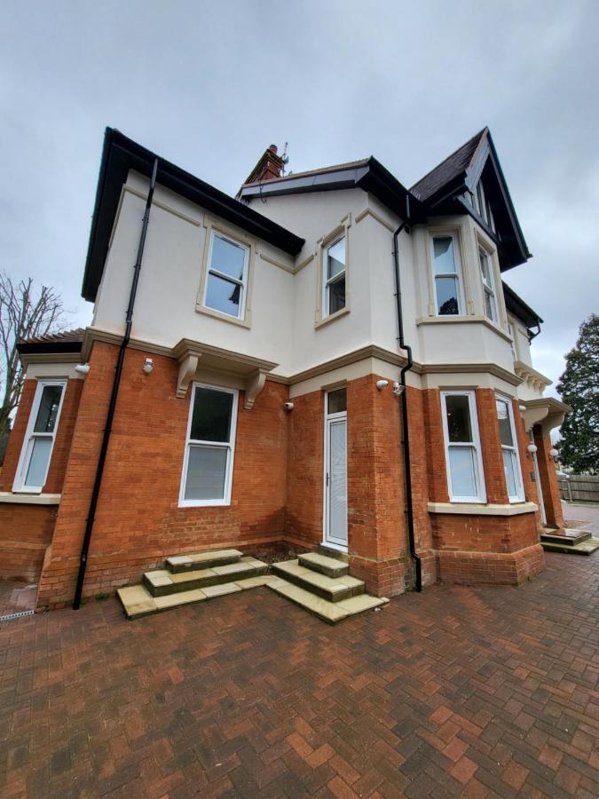 Sands House - Luxury Modern Studios With Secure Parking In Epsom, Surrey ภายนอก รูปภาพ