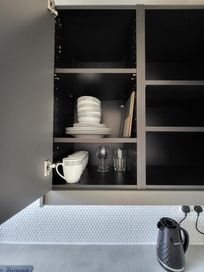 Sands House - Luxury Modern Studios With Secure Parking In Epsom, Surrey ภายนอก รูปภาพ