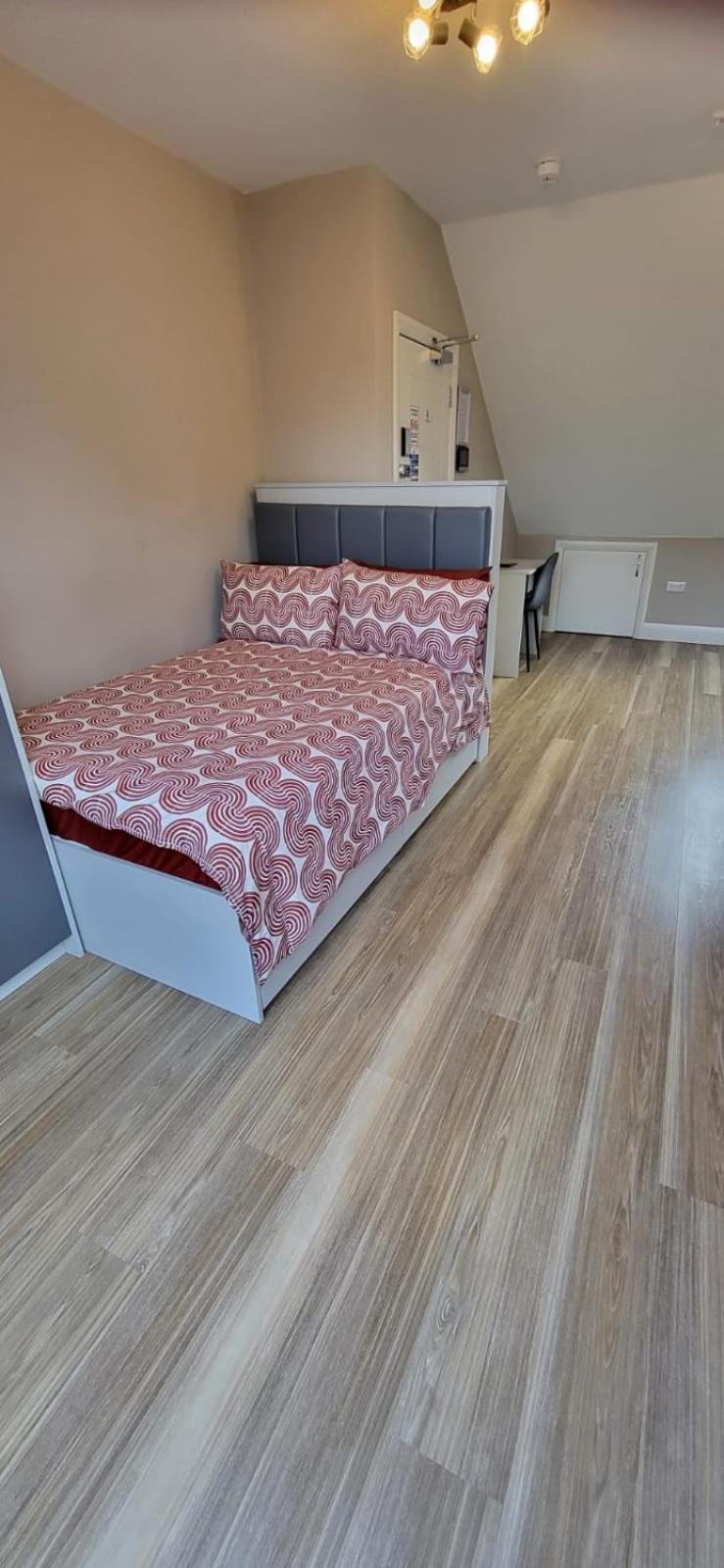 Sands House - Luxury Modern Studios With Secure Parking In Epsom, Surrey ห้อง รูปภาพ