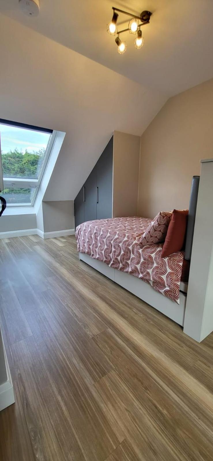 Sands House - Luxury Modern Studios With Secure Parking In Epsom, Surrey ภายนอก รูปภาพ