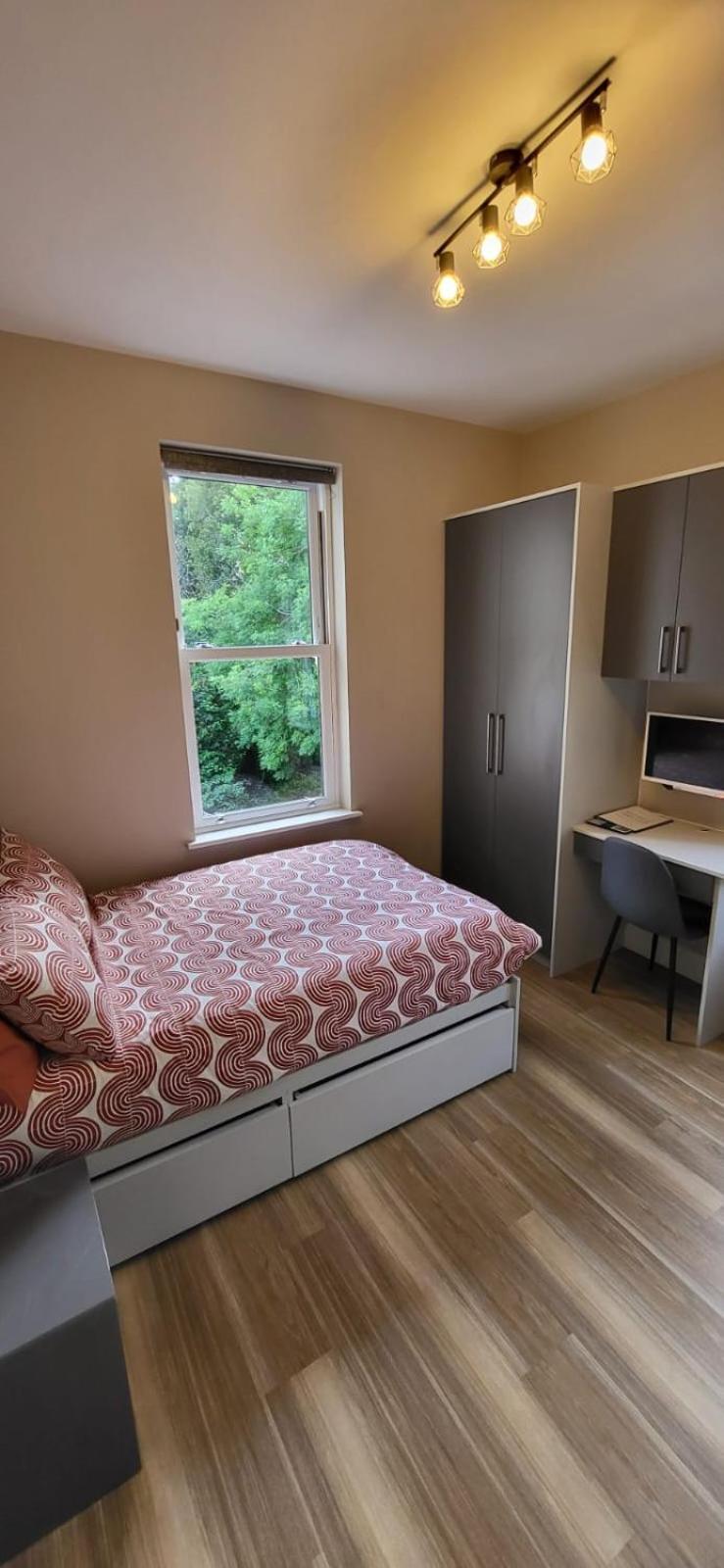 Sands House - Luxury Modern Studios With Secure Parking In Epsom, Surrey ภายนอก รูปภาพ