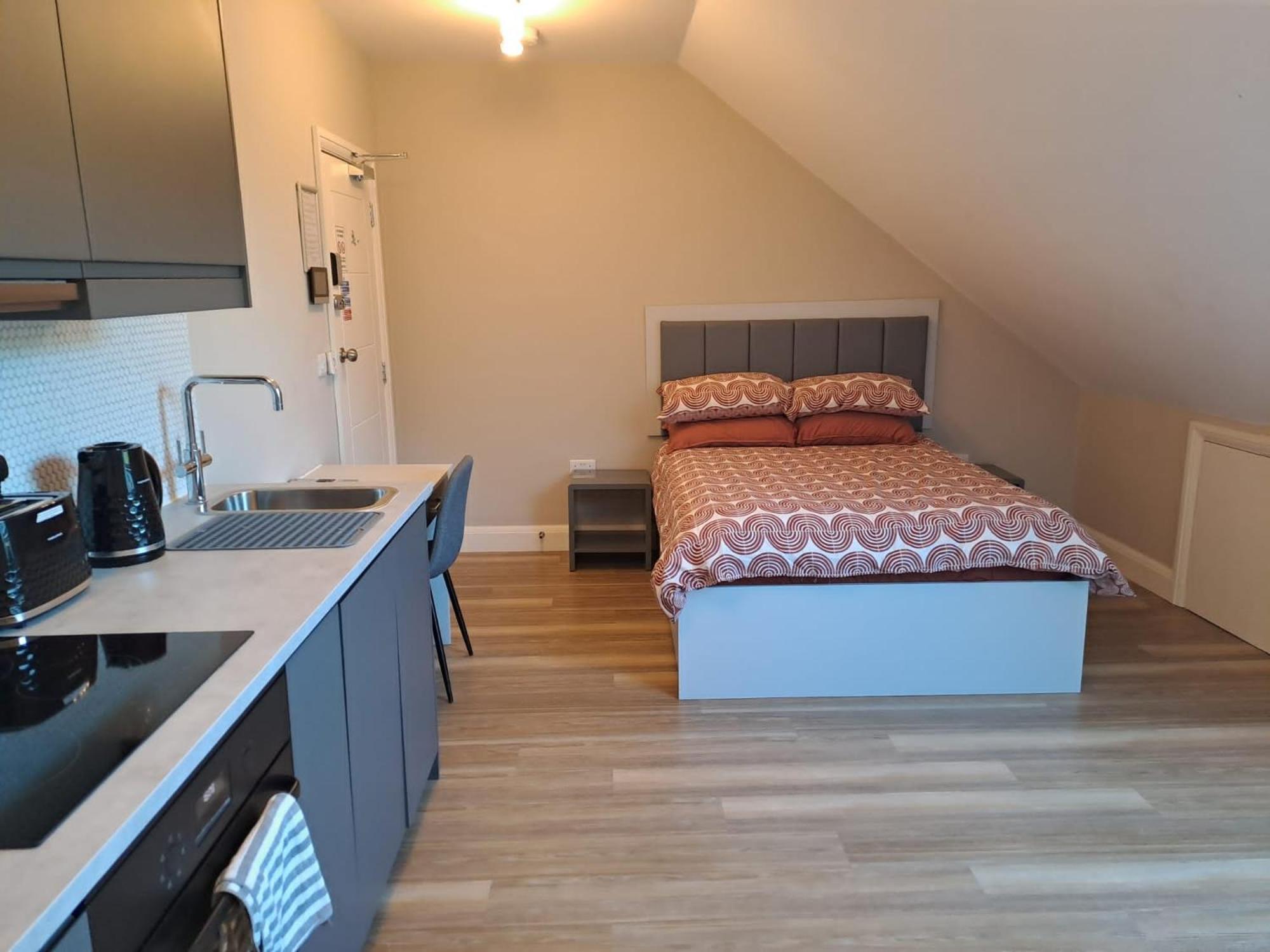 Sands House - Luxury Modern Studios With Secure Parking In Epsom, Surrey ภายนอก รูปภาพ